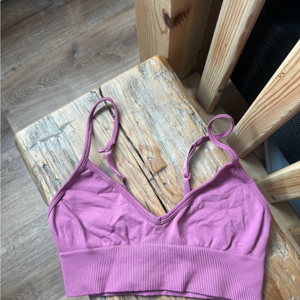 Lululemon size 6 sports bra